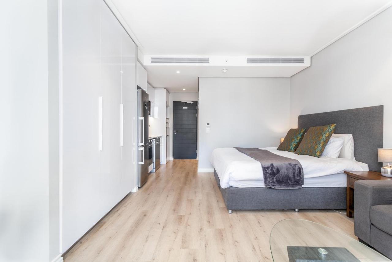 Luxurious 16 On Bree Studio Apartment - Harbour Views ケープタウン エクステリア 写真
