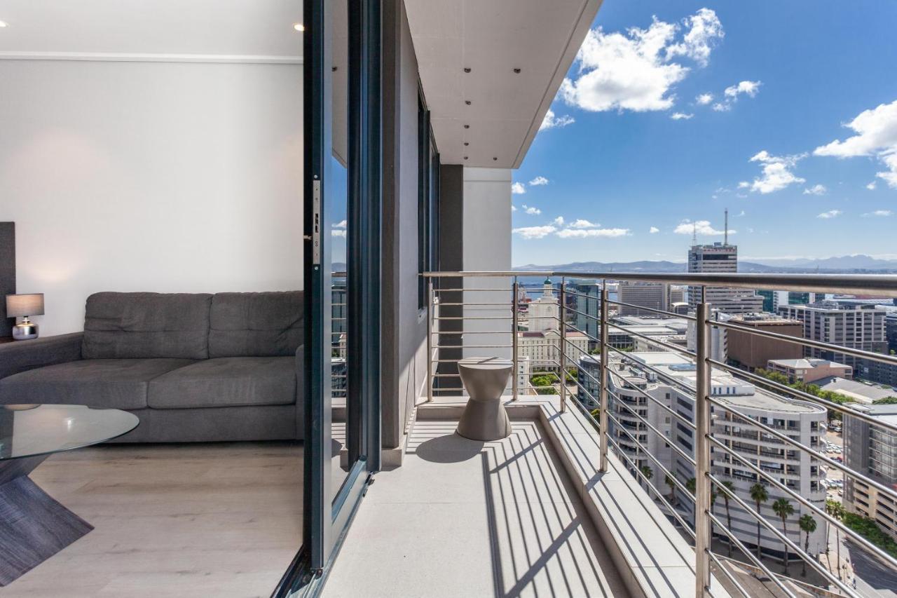 Luxurious 16 On Bree Studio Apartment - Harbour Views ケープタウン エクステリア 写真