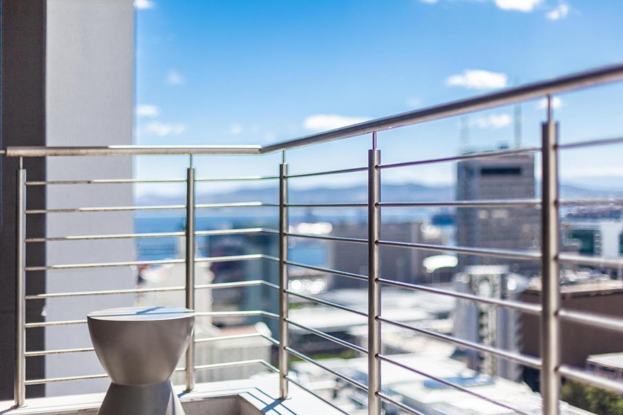 Luxurious 16 On Bree Studio Apartment - Harbour Views ケープタウン エクステリア 写真