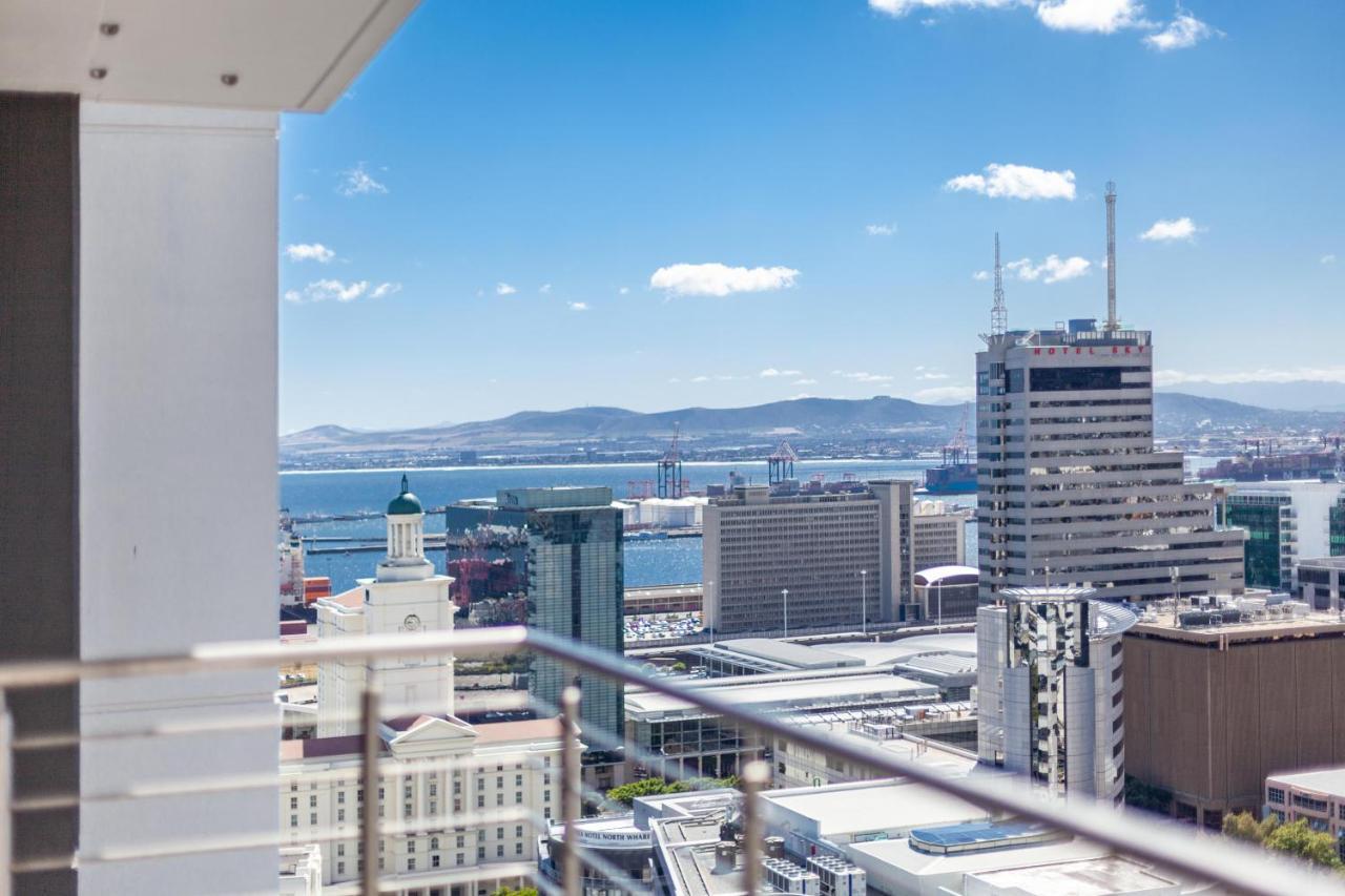 Luxurious 16 On Bree Studio Apartment - Harbour Views ケープタウン エクステリア 写真