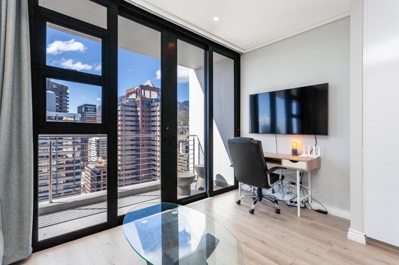 Luxurious 16 On Bree Studio Apartment - Harbour Views ケープタウン エクステリア 写真