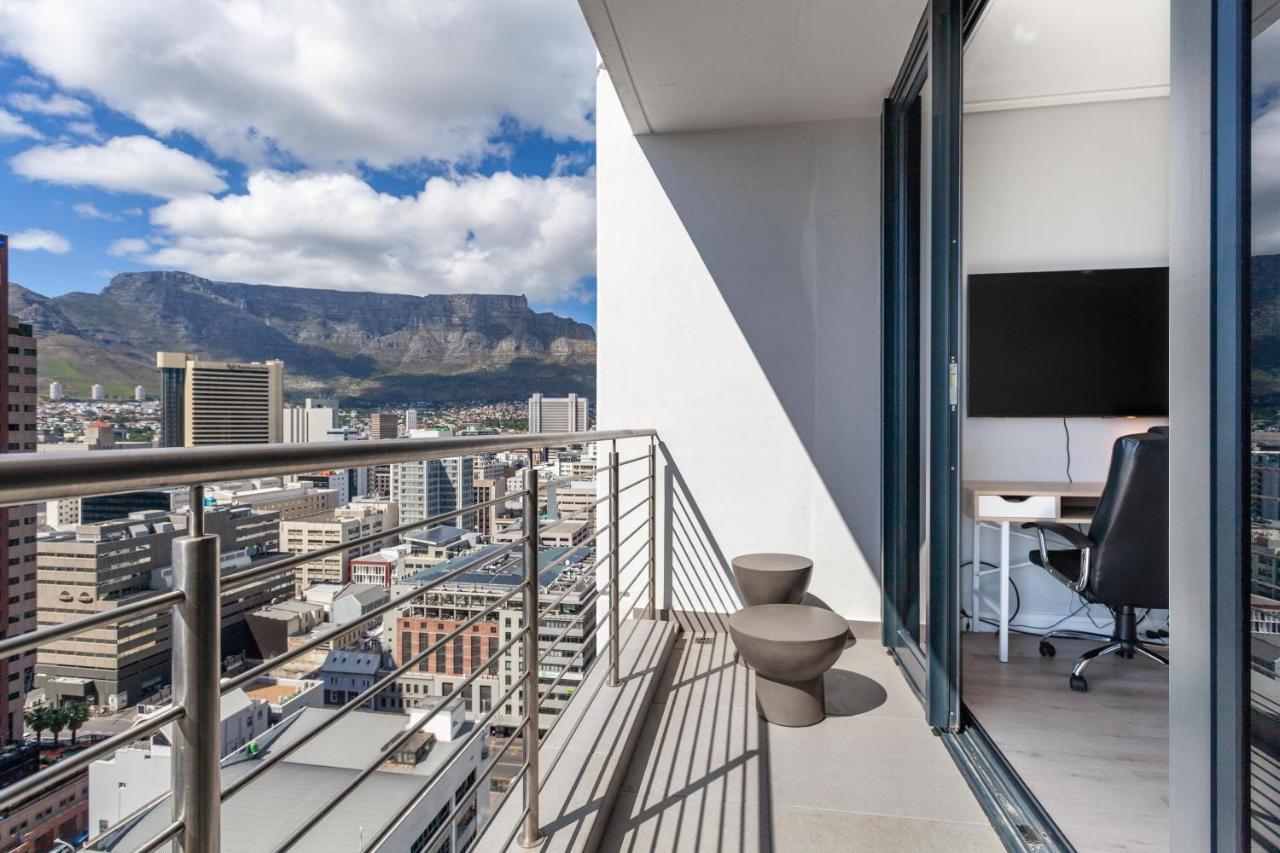 Luxurious 16 On Bree Studio Apartment - Harbour Views ケープタウン エクステリア 写真