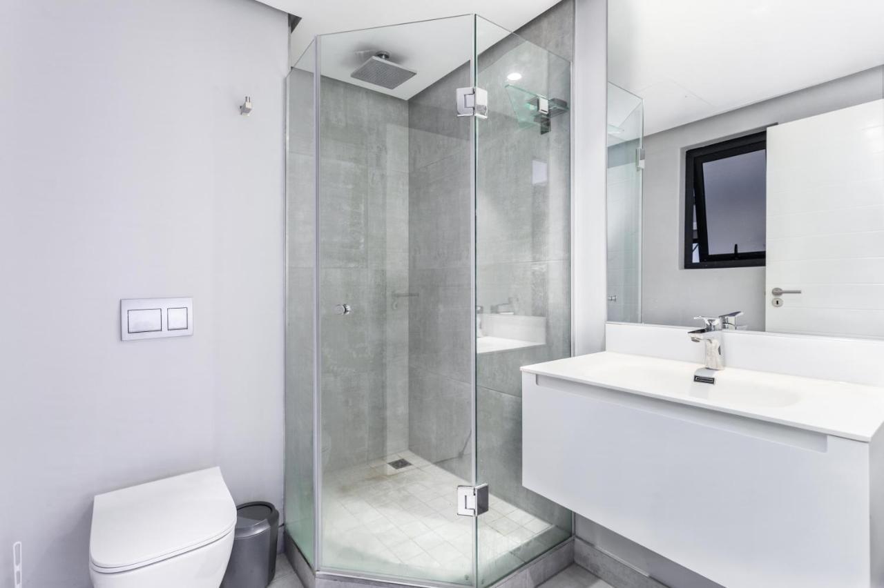 Luxurious 16 On Bree Studio Apartment - Harbour Views ケープタウン エクステリア 写真