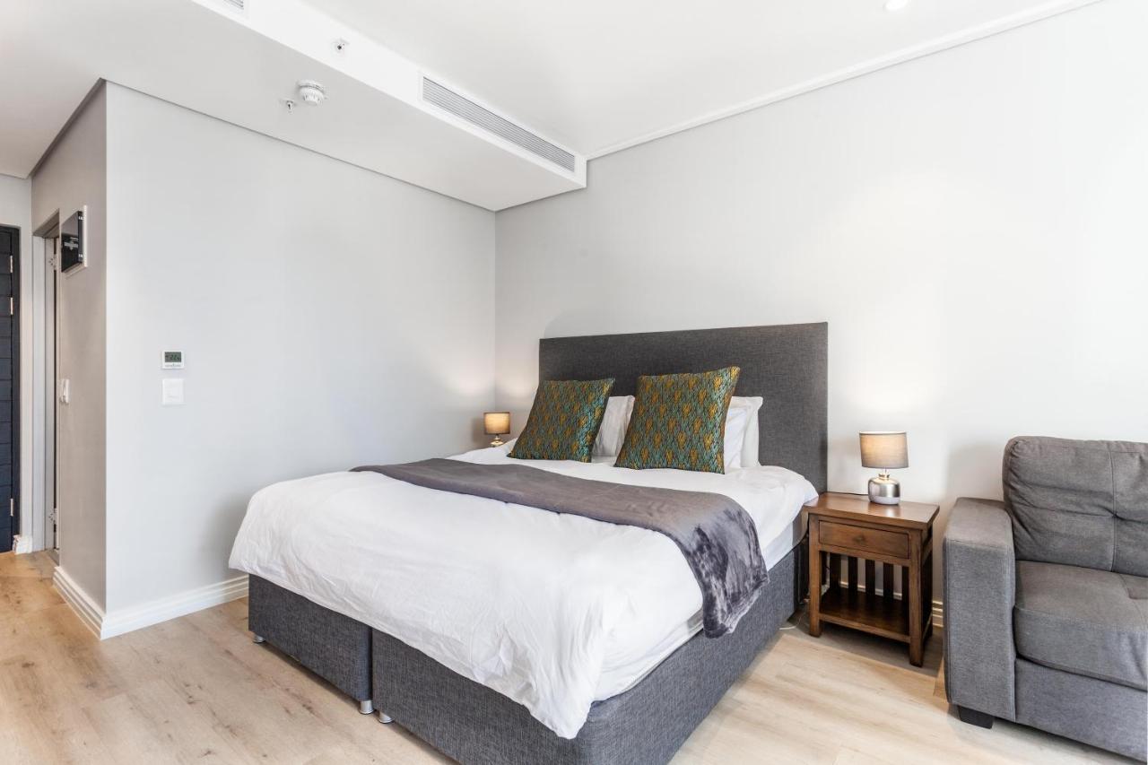 Luxurious 16 On Bree Studio Apartment - Harbour Views ケープタウン エクステリア 写真